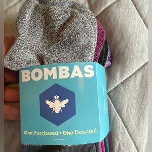 BNWT Bombas women’s large cushioned ankle socks - 4 pack